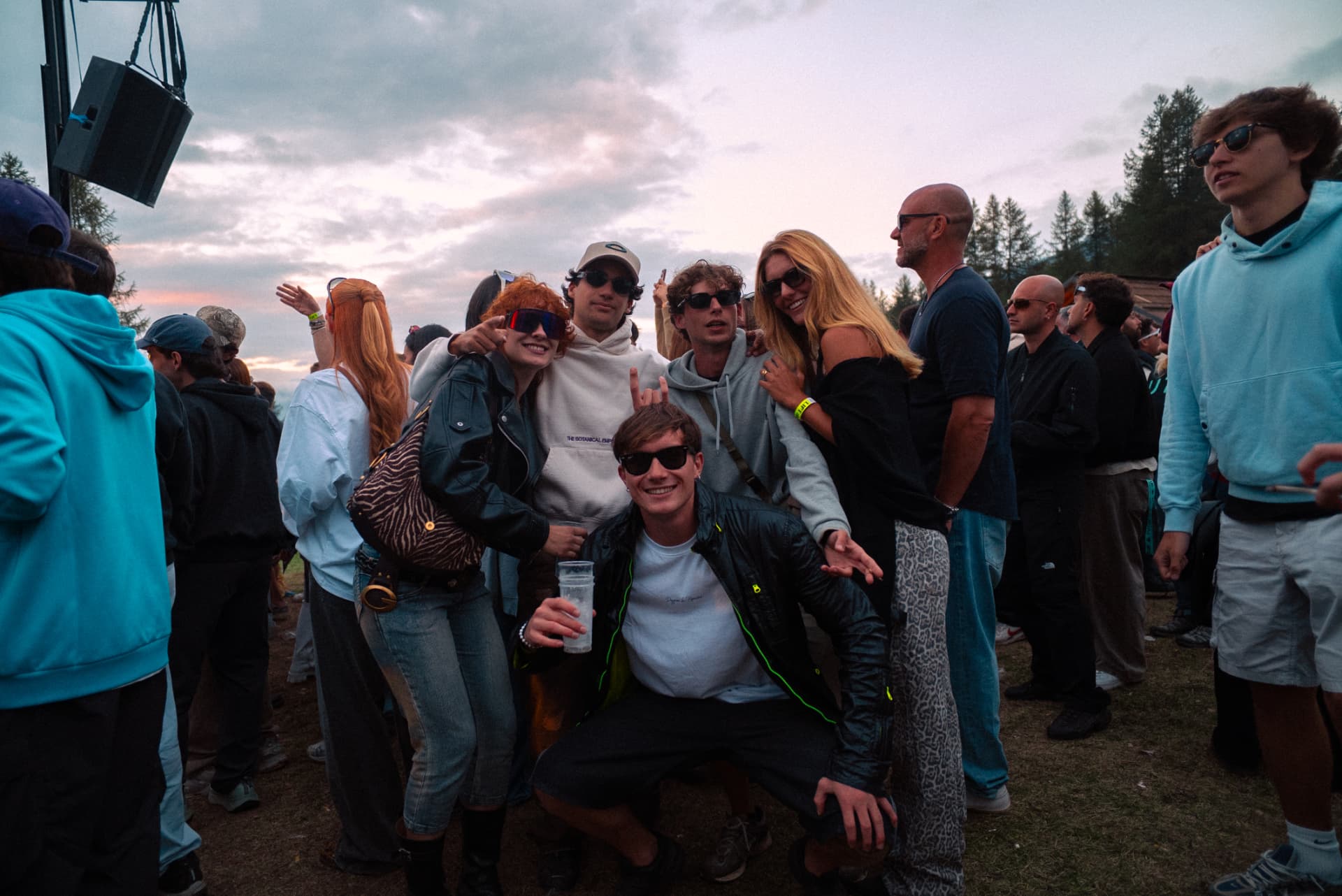 Peak Festival — gruppo di amici in pista