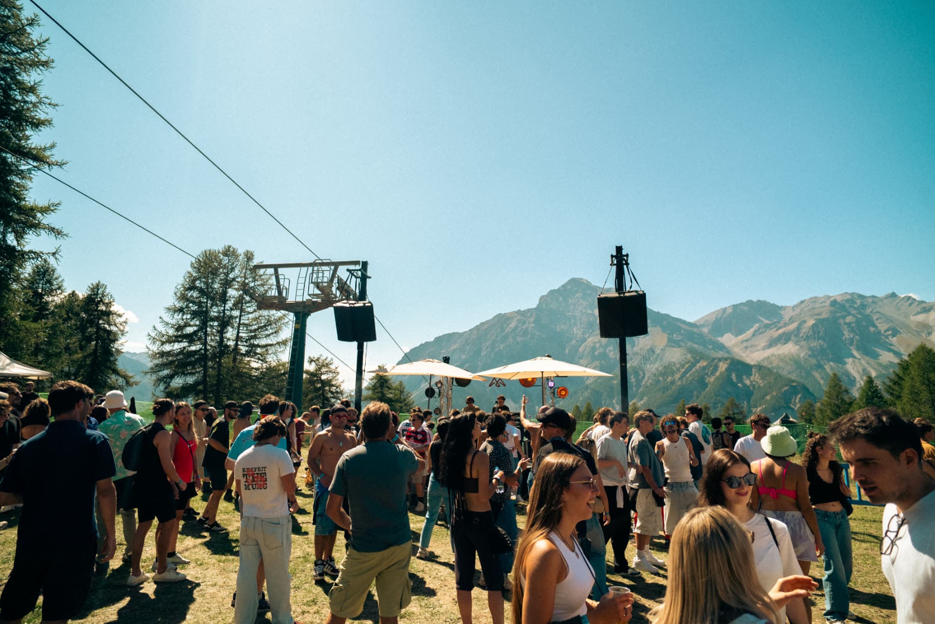 Peak Festival — pubblico e vetta del Chaberton