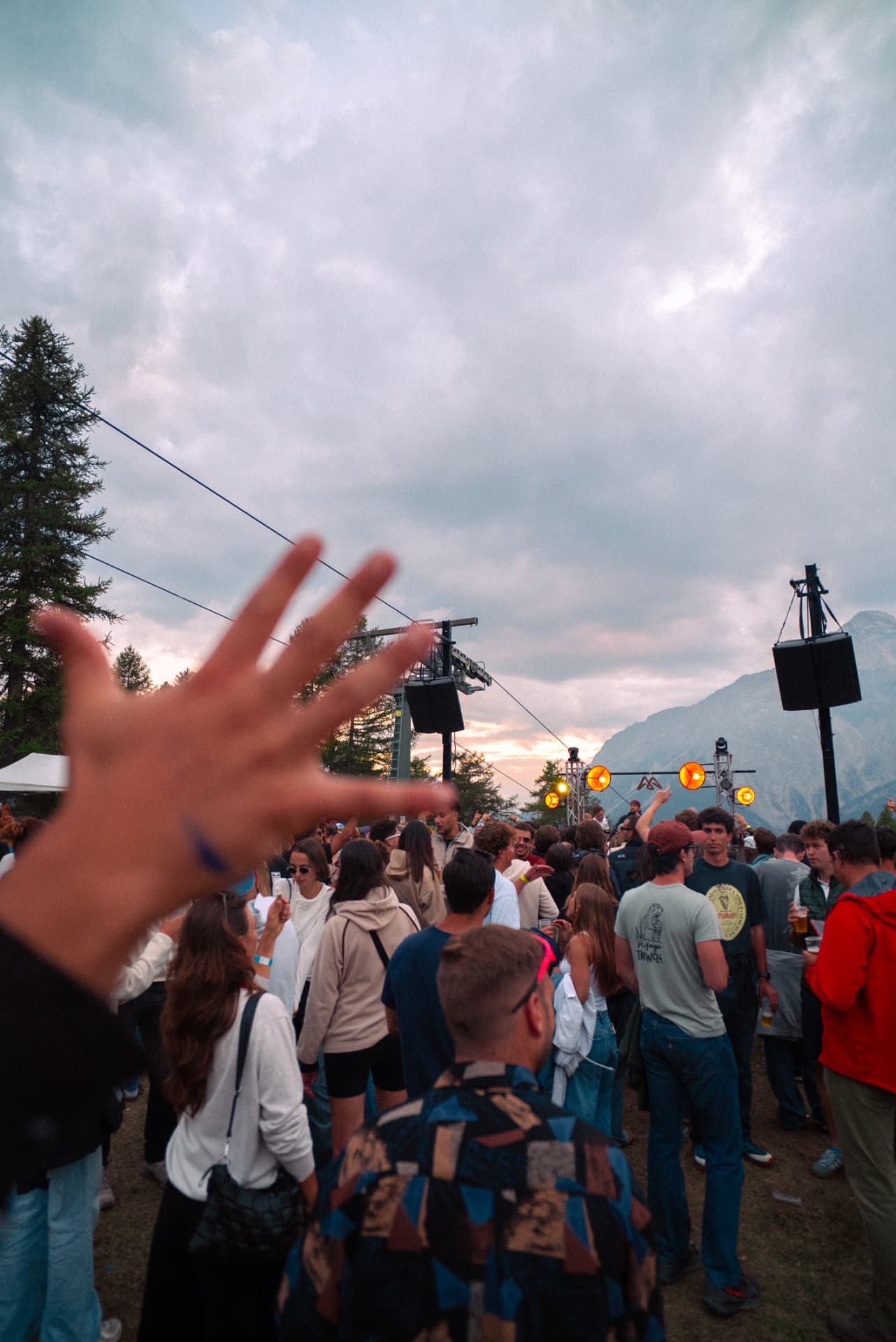 Peak Festival — mano al cielo sul palco