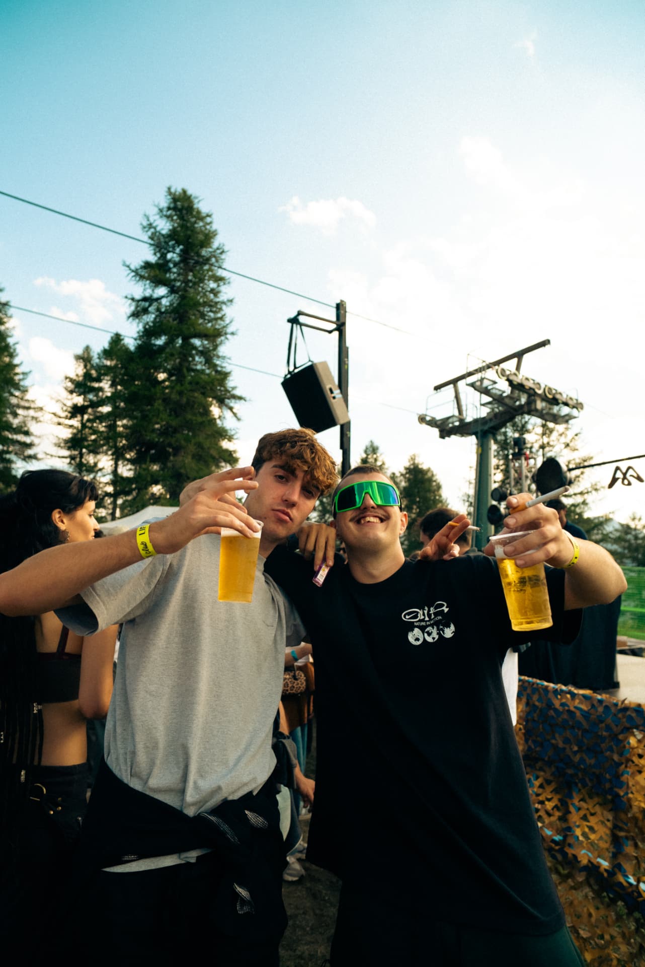 Peak Festival — amici con birra