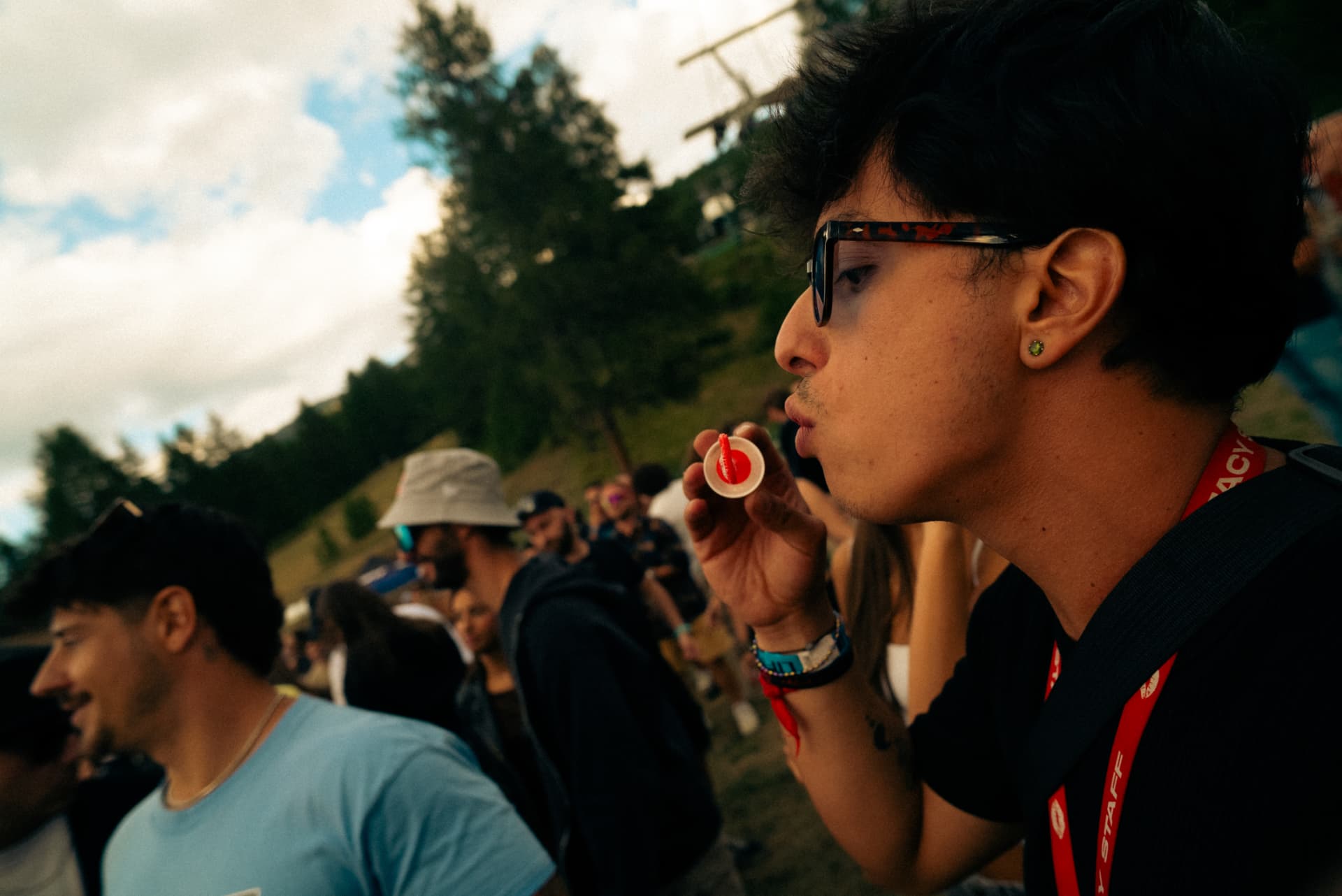 Peak Festival — primo piano nella folla